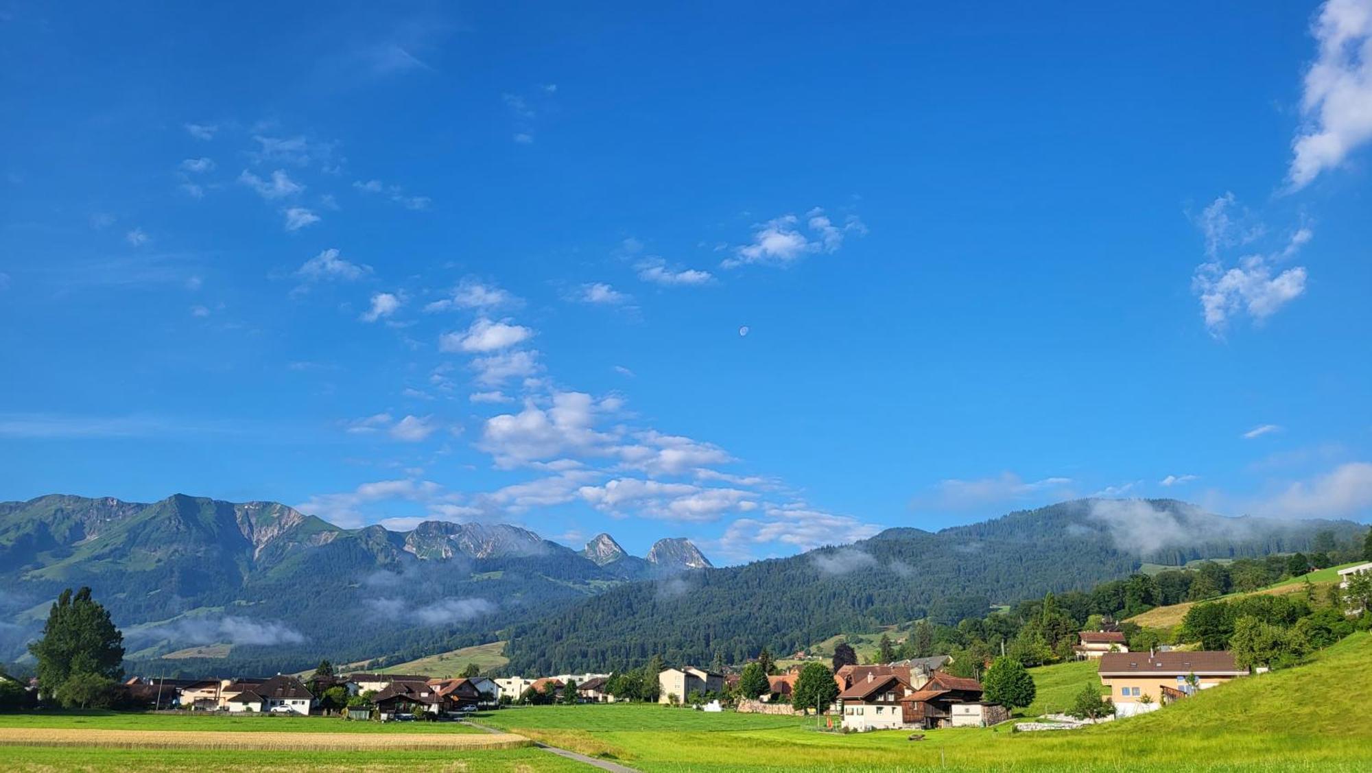 Auszeit Bed and Breakfast Wattenwil Eksteriør billede